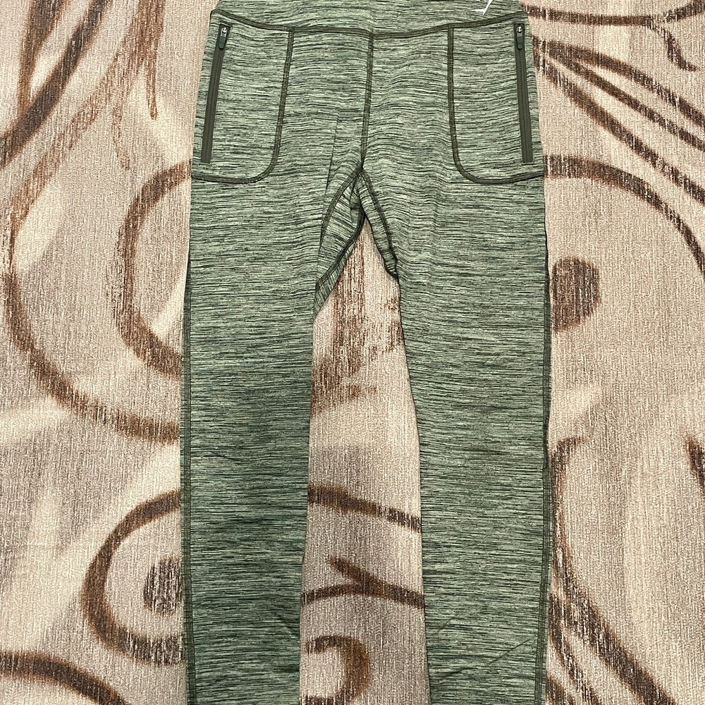 Gymshark Women’s Leggings with zipper pockets